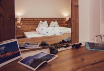 Garni Stefani has Balcony rooms