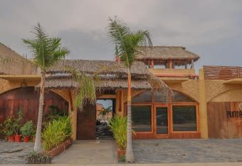 Hotel Villas Punta Blanca allows 18 year olds to book a room