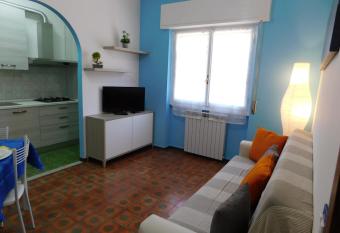 Casa Azzurra allows 18 year olds to book a room