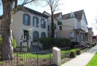 Historic Lasalle Downtown has Balcony rooms