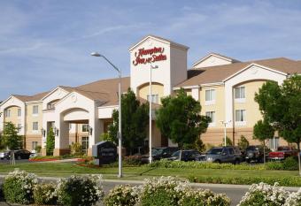 Hampton Inn & Suites Redding allows 18 year olds to book a room