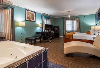Hotel Lincoln Inn on Route 66 and near I-55 allows 18 year olds to book a room