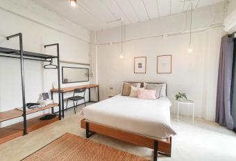 The51Hometel has Balcony rooms