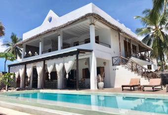 Villa Huruma has Balcony rooms