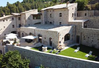 Torre Del Nera Albergo diffuso & Spa allows 18 year olds to book a room