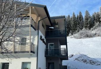 Garn   La Violetta has Balcony rooms