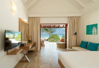 Summer Island Maldives Resort has rooms with a private hot tub