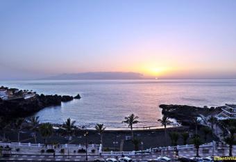 Estudio Carmen Puerto Santiago allows 18 year olds to book a room