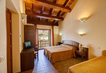Ginepro d Abruzzo has Balcony rooms