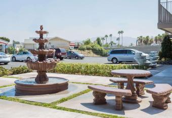 Rodeway Inn has Smoking rooms