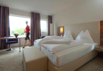 Cityhotel D&C St.P  lten allows 18 year olds to book a room