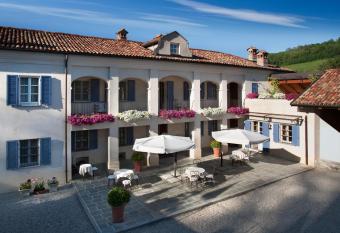 Marcarini Agriturismo allows 18 year olds to book a room