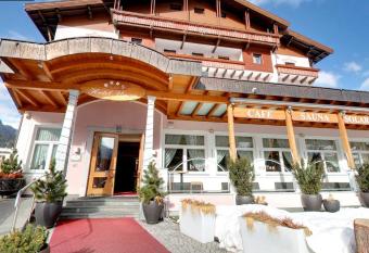 Hotel Union has Balcony rooms