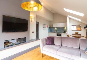 The Lawrance Luxury Aparthotel - Harrogate has Balcony rooms