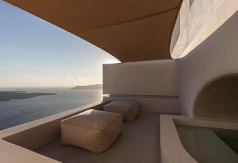 Aesthesis Boutique Villas Firostefani has rooms with a private hot tub