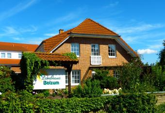 Landhaus Bolzum has Balcony rooms