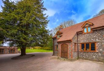 Acorns Old Farm allows 18 year olds to book a room