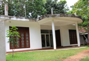 Sasmika Villa Surf and Yoga Hostel has Balcony rooms