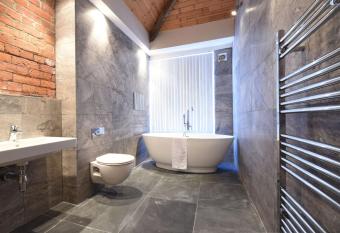 Stunning Penthouse Slps 20 (38 A4) has Balcony rooms