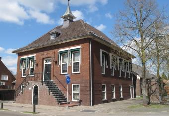 Raadhuis Dinther Suites has Balcony rooms