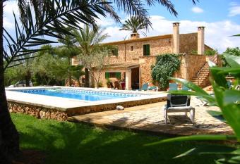 Agroturisme Son Barcel   Mas allows 18 year olds to book a room