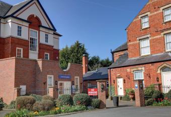 Best Western Deincourt Hotel allows 18 year olds to book a room