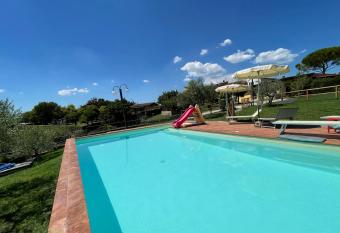 IL Poggio has Balcony rooms