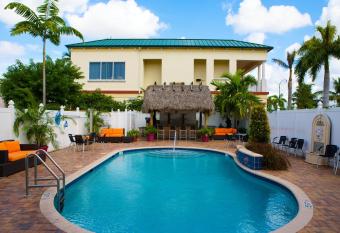 Plantation Inn Hotel and Lounge has Smoking rooms