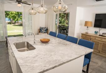 Pavones Point allows 18 year olds to book a room