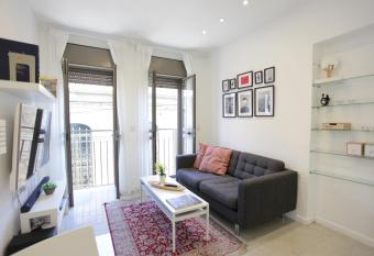 Modern Home In The Heart of Nachlaot allows 18 year olds to book a room