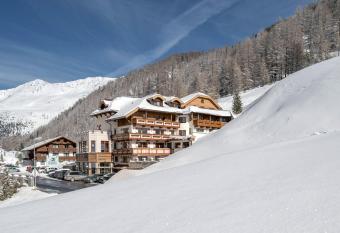 Burghotel Alpengl  hn has Balcony rooms