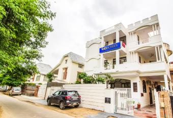 FabHotel Jaipur Villa allows 18 year olds to book a room