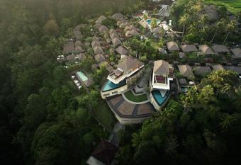 Kamandalu Ubud - CHSE Certified has rooms with a private hot tub