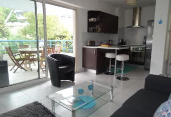 Modern one bedroomed apartment just off the Cannes Seafront with a terrace and pool access 1753 allows 18 year olds to book a room