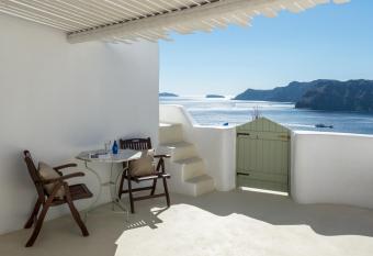 Fanari Villas has rooms with a private hot tub