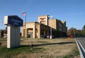 Hampton Inn Martin allows 18 year olds to book a room