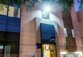 Hotel Ferr   De Ville allows 18 year olds to book a room