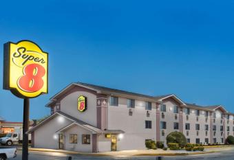 Super 8 by Wyndham Aberdeen MD has Smoking rooms