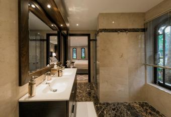 Secret Harbour Boutique Hotel and Marina allows 18 year olds to book a room