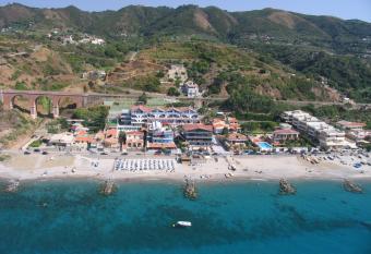 Oasi Azzurra Hotel Village has Balcony rooms