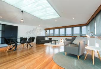 Orpheus - Isabel de Arag  o - UNESCO Heritage has Balcony rooms