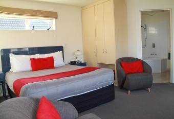 Milano Motor Lodge allows 18 year olds to book a room