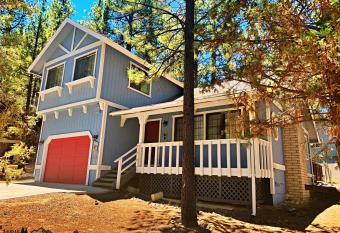 Bear Woods Retreat has Balcony rooms