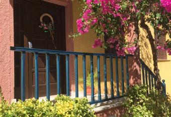 Gardenhouse In The centre of Corinth allows 18 year olds to book a room