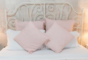 Laetitia Guest House32 has Balcony rooms