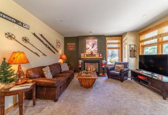 #320 - Golf Course Townhome with Mountain Views & Spa has Balcony rooms