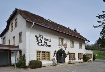 H  tel du Chasseur has Balcony rooms
