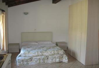 Agriturismo Campo dei Fiori allows 18 year olds to book a room