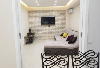 Royal Center-3 rooms 3 tv allows 18 year olds to book a room