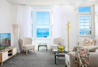 The Pilot House - Nelson - 1862 has Balcony rooms